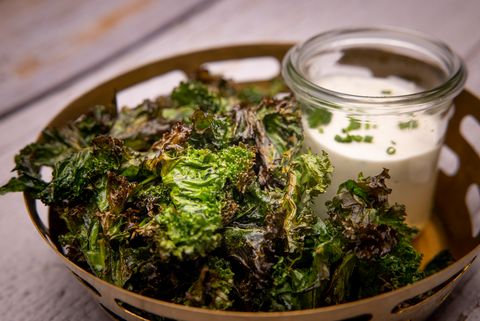 würzige Grünkohlchips mit Aioli