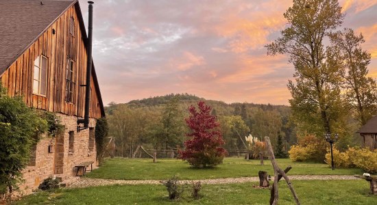 Ferienwohnungen Earls Lane bei Sonnenaufgang im Herbst.