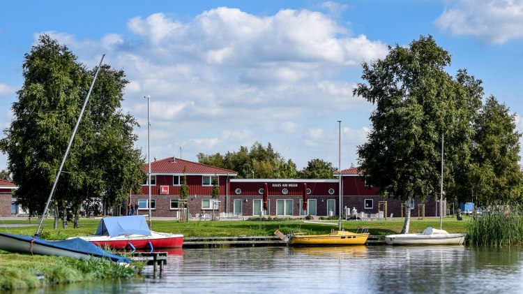 Außenansicht Gästehafen am Großen Meer, © Südbrookmerland Touristik GmbH/ O. Heinze