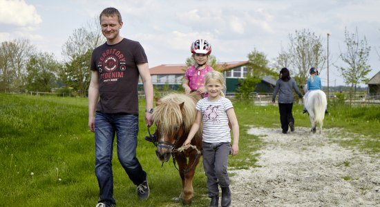 Familie mit Pony, © Traberhof