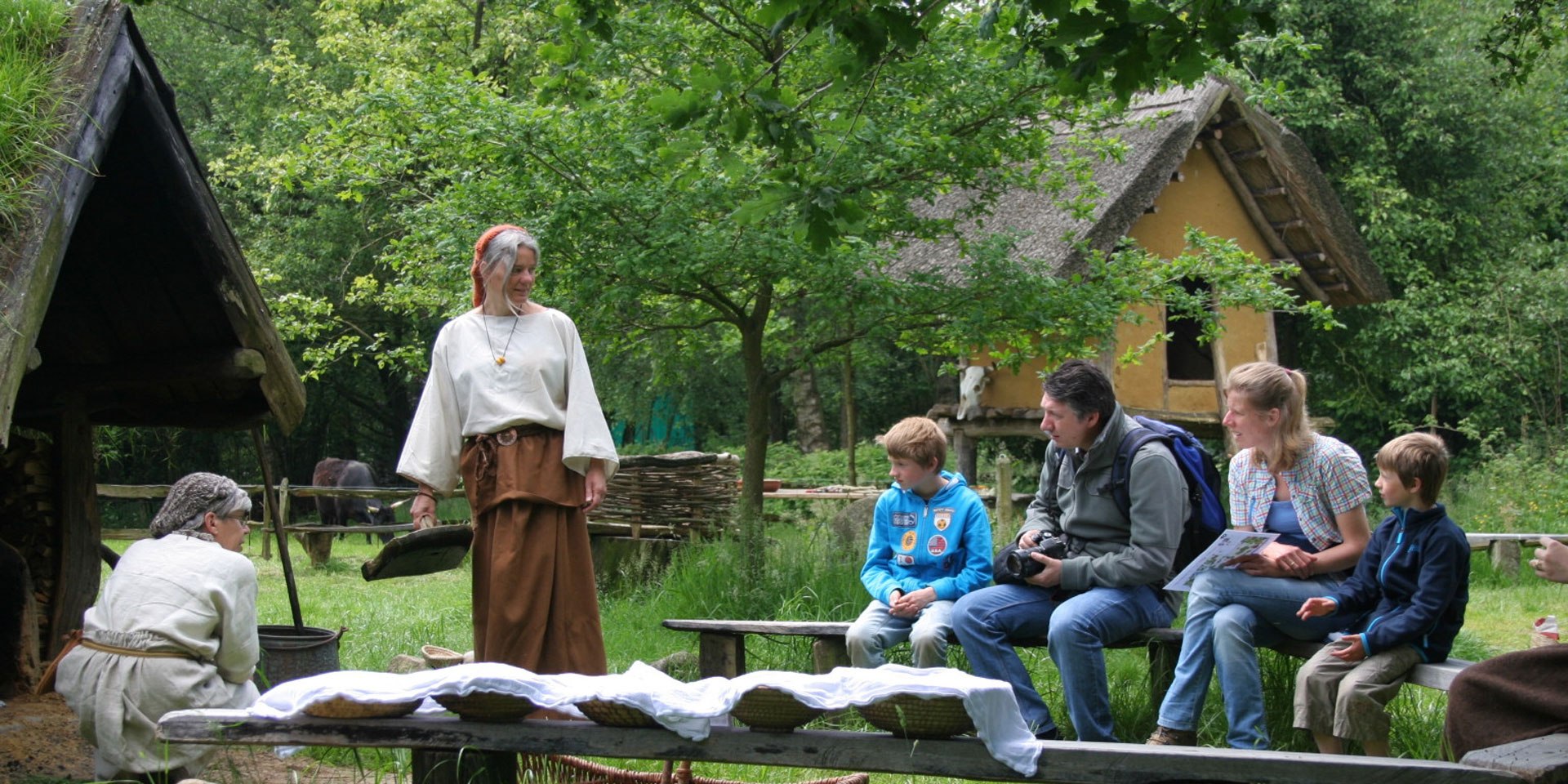 Authentische Erlebnisse auf dem Bronzezeithof Uelsen, © Bronzezeithof Uelsen