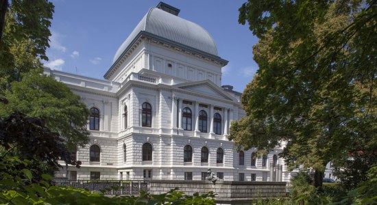 Das Oldenburgische Staatstheater Das Oldenburgische ist das älteste Theater in Oldenburg und in öffentlicher Trägerschaft bietet es in sieben verschiedenen Sparten  Vorstellungen der eigenen Ensembles, © Oldenburg Tourismus und Marketing GmbH / Verena Brandt