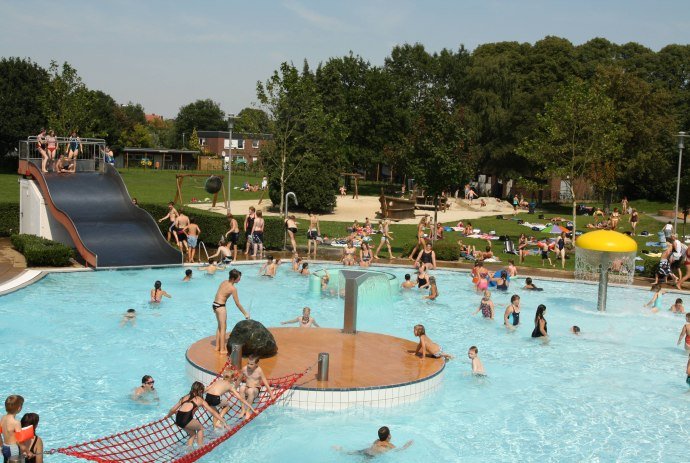 Kinder am Spielen und Spaß haben im Freibad Meppen, © Stadt Meppen / Stadt Meppen