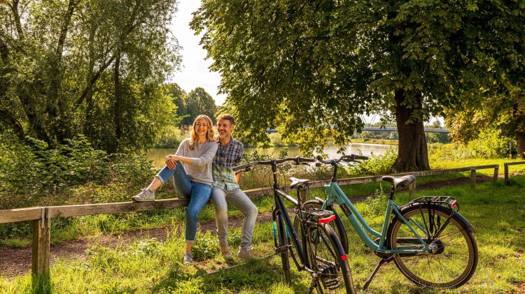 Radfahrer an der Mittelweser, © TourismusMarketing Niedersachsen GmbH