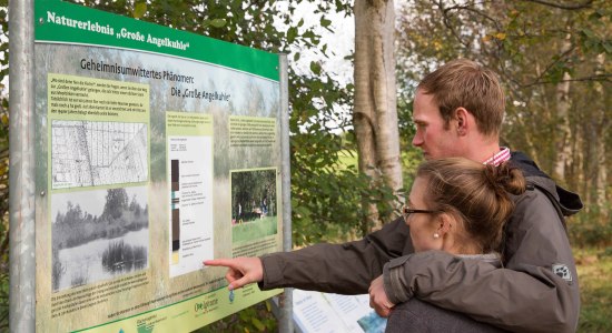 Wandern entlang des Naturerlebnis Große Angelkuhle, © Touristikgemeinschaft Wesermarsch / Inga Kimbell