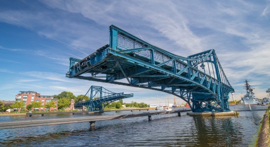 Wilhelmshavens Wahrzeichen: die Kaiser-Wilhelm-Brücke , © Wilhelmshaven Touristik &amp; Freizeit GmbH / Martin Stöver