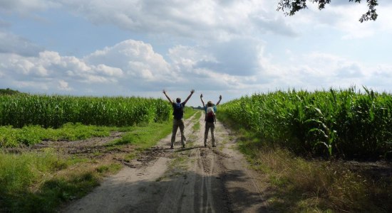 Wanderer beim Rastplatz unter den Eichen, © Touristikverband Landkreis Rotenburg (Wümme)  e.V. / Udo Fischer und Petra Welz