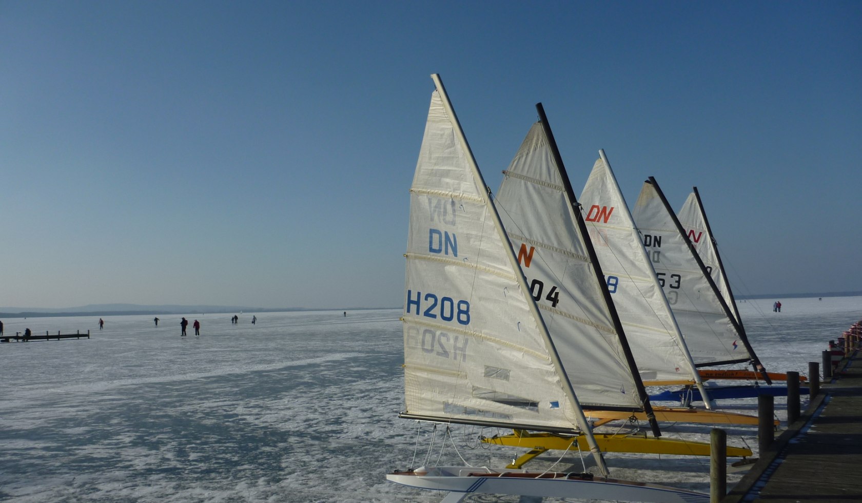 Segelboote am vereisten Steinhuder Meer, © Steinhuder Meer Tourismus GmbH / Christine Kölling