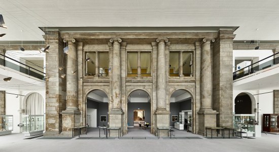 Innen erhaltene alte Fassade des August Kestner Museum, © Kestnergesellschaft