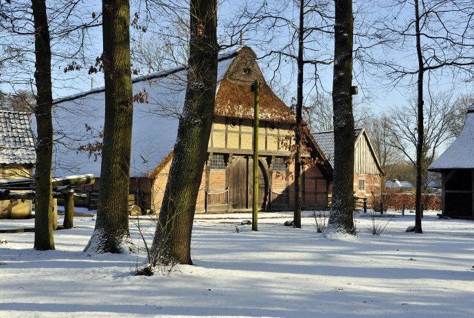 Historischer Weihnachtsmarkt, © bauernhaus-winter.jpg