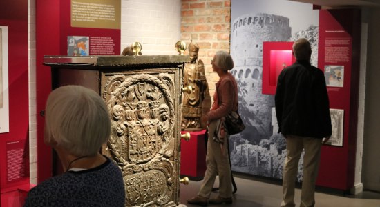 Besucher/innen in der Ausstellung, © Ostpreussisches Landesmuseum