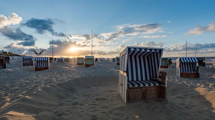 Strandkörber am Strand auf Wangerooge, © Kurverwaltung Wangerooge / Kees van Surksum