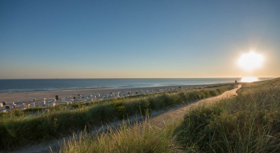 Sonnenaufgang am Strand von Spiekeroog, © Nordseebad Spiekeroog GmbH / Patrick Kösters