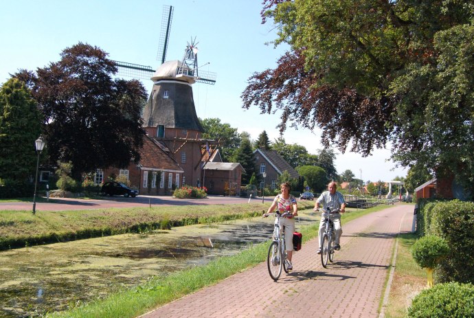 Radfahrer in Großefehn, © Ostfriesland Tourismus GmbH / www.ostfriesland.de