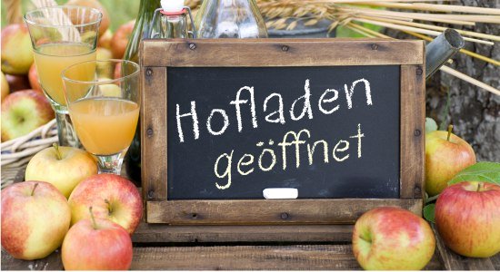 Das Schild für den Hofladen, © Fotolia