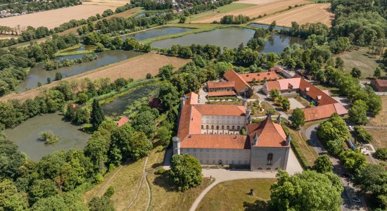 Schloss Derneburg am Innerste-Radweg, © Hildesheim Marketing GmbH