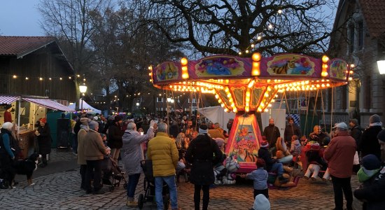 Marktstände an der Wassermühle und in der Mühlenstraße, © Stefan Tiemann