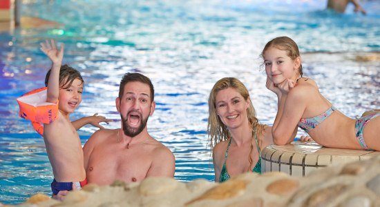 Familie im Wasser, © Wasserparadies Hildesheim