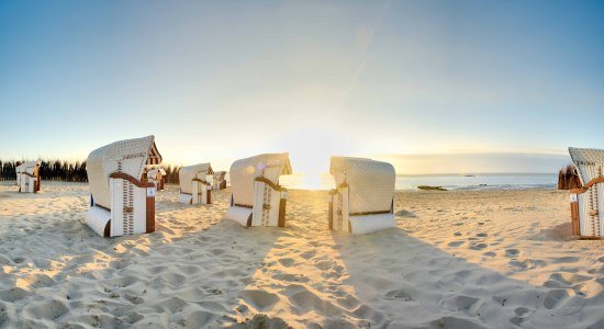 Cuxhaven, Typischer Strandkorb am Duhner Strand in Cuxhaven., © DZT / Francesco Carovillano