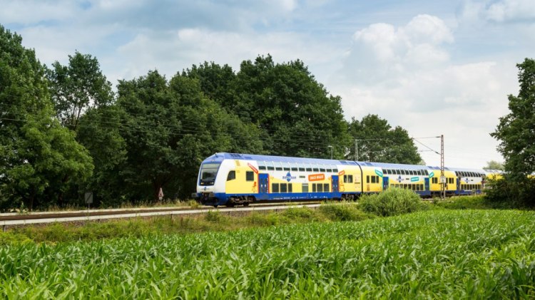 Metronom unterwegs in Niedersachsen, © metronom Eisenbahngesellschaft mbH / Jan Sieg