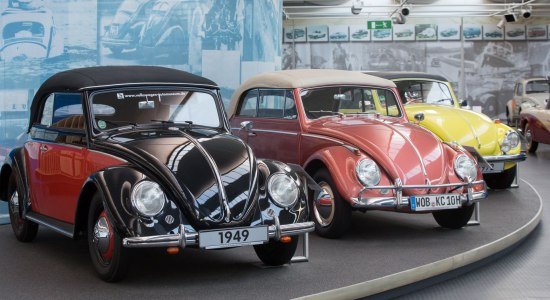 Blick in die Ausstellung im AutoMuseum Volkswagen in Wolfsburg, © Roland Hermstein / Stiftung AutoMuseum Volkswagen