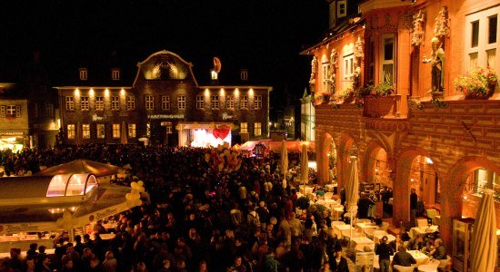 Abendstimmung auf dem Marktplatz beim Altstadtfest Goslar, © GOSLAR marketing GmbH