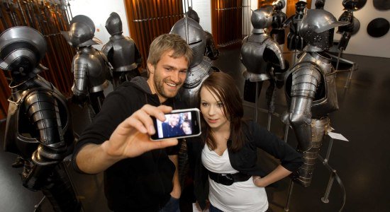 Selfie in der Emder Rüstkammer, © Ostfriesisches Landesmuseum Emden/ Karlheinz Krämer