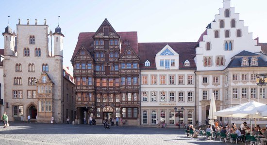 Der Marktplatz mit Tempelhaus und Wedekindhaus in Hildesheim, © TMN/Torsten Krüger