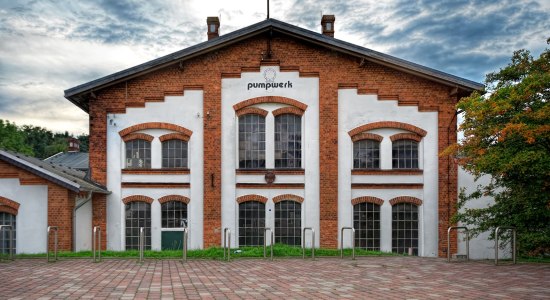 Das Pumpwerk in Wilhelmshaven in der Frontalansicht, © Wilhemshaven Touristik&amp; Freizeit GmbH/ Rainer Ganske