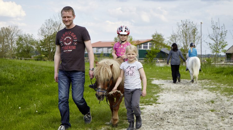 Familie mit Pony, © Traberhof