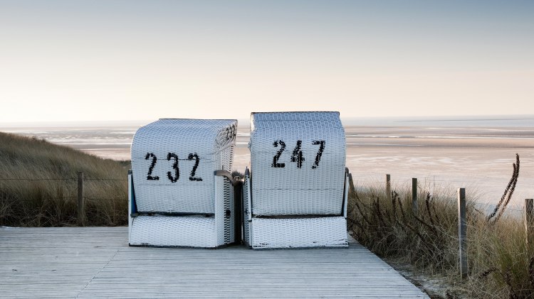 Strandkörbe am Strand, © Archiv Nordseebad Spiekeroog GmbH, Markus Kreihe