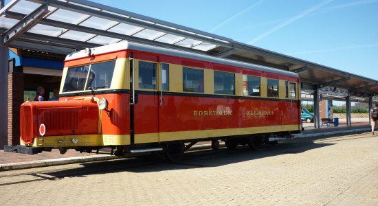 Borkumer Kleinbahn im Bahnhof von Borkum, © Ostfriesland Tourismus GmbH / www.ostfriesland.de