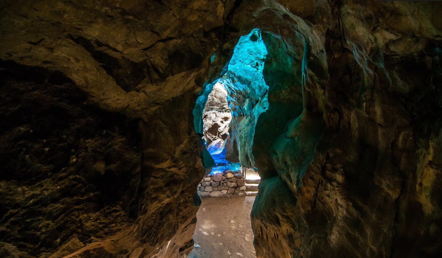 Tropfsteinhöhle: Blick Wasserfall Richtung Brückmannsaal, © HEZ/ Günther Jentsch