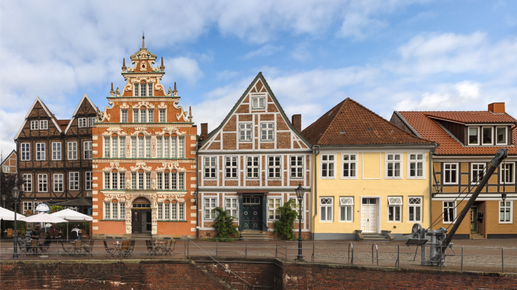 Alter Hafen von Stade mit Fachwerkhäusern, © TMN / Alex Kaßner