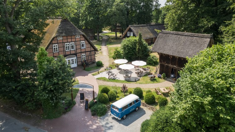 Blick auf den Stimbekhof in der Lüneburger Heide, © TourismusMarketing Niedersachsen GmbH