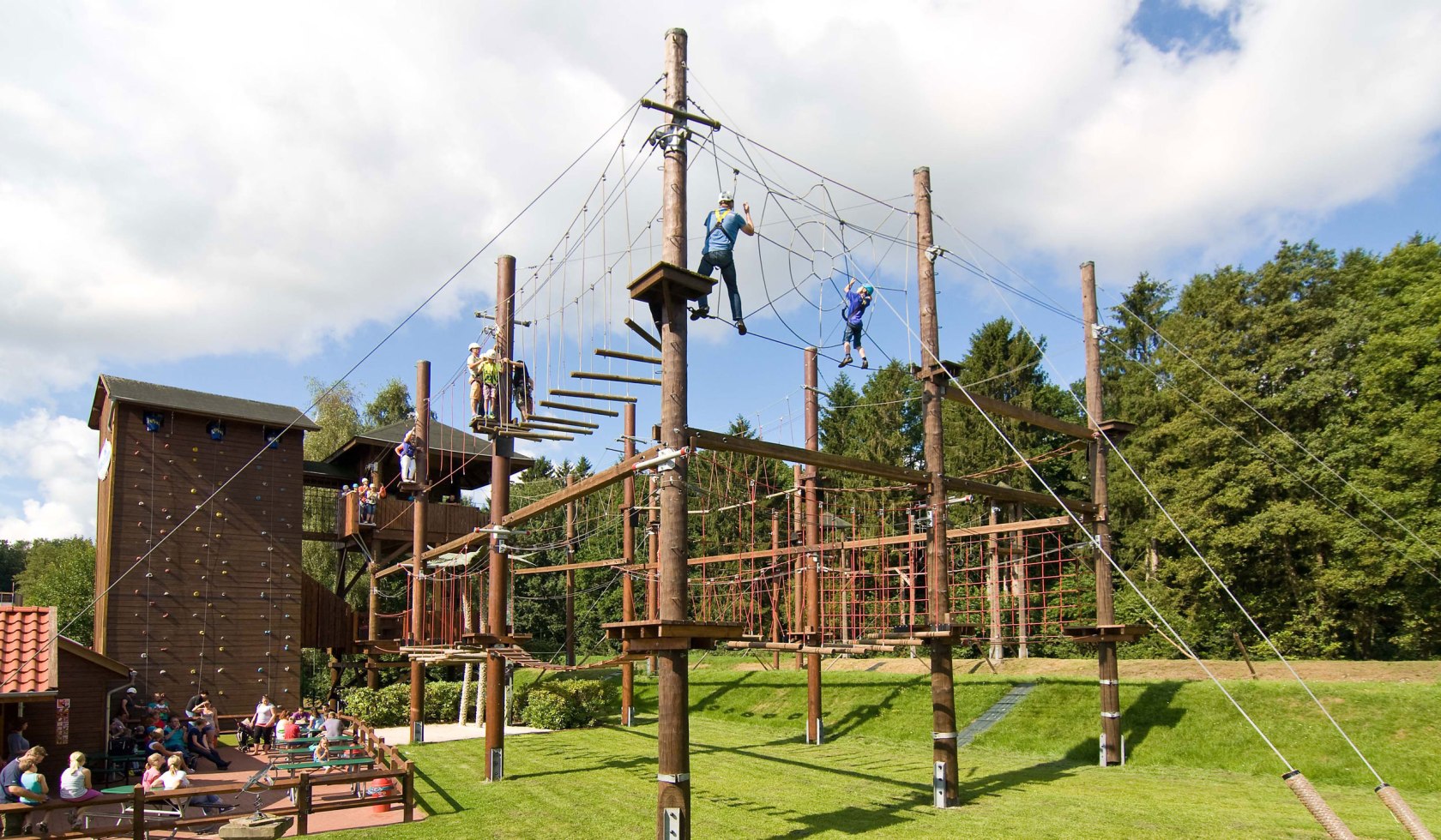 Hochseilgarten im Freizeitpark Schloss Dankern, © Ferienzentrum Schloss Dankern GmbH & Co. KG