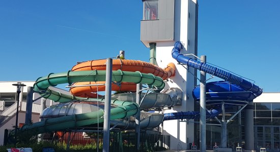 Der Rutschenturm des Nettebades, © Stadtwerke Osnabrück AG / Jessica Borgmann