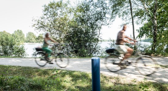 Radfahrer am Altwarmbüchener See, © Region Hannover / Thomas Langreder