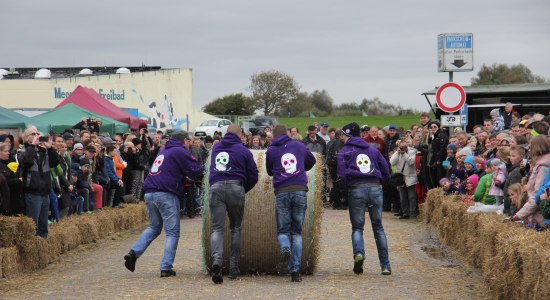 12. Ostfriesische Strohballen-Rollmeisterschaften, © Tourismus GmbH Dornumersiel