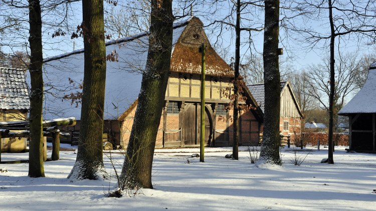 Historischer Weihnachtsmarkt, © bauernhaus-winter.jpg