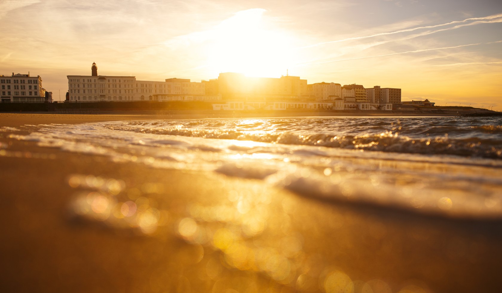 Skyline von Borkum beim Sonnenuntergang, © Nordseeheilbad Borkum GmbH / Moritz Kaufmann