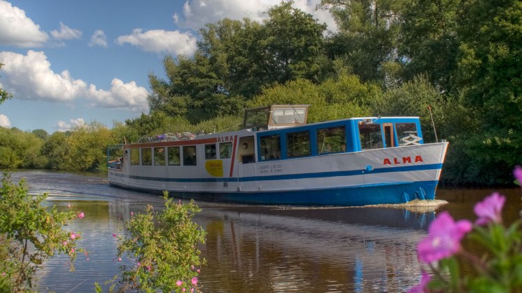 Alma Schiffsfahrt auf der Hamme, © Touristikagentur Teufelsmoor-Worpswede-Unterweser e.V. / Karsten Schöpfer