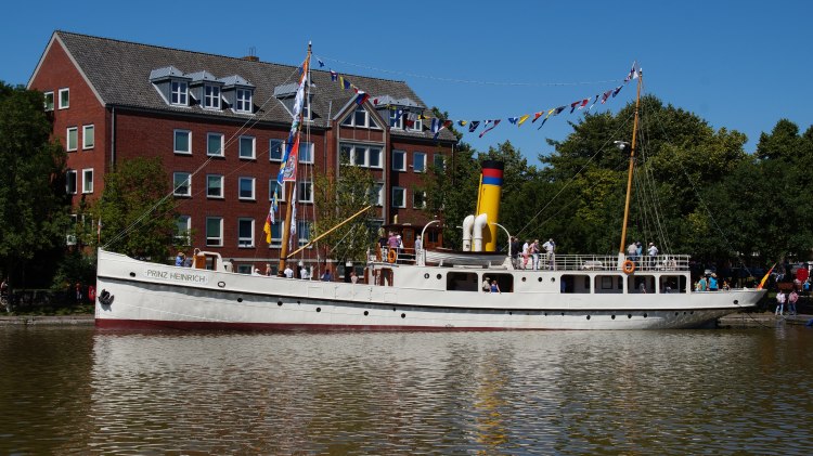 Schiff vor dem Amtsgericht, © Fachdienst 4.81/ Silvia Densow