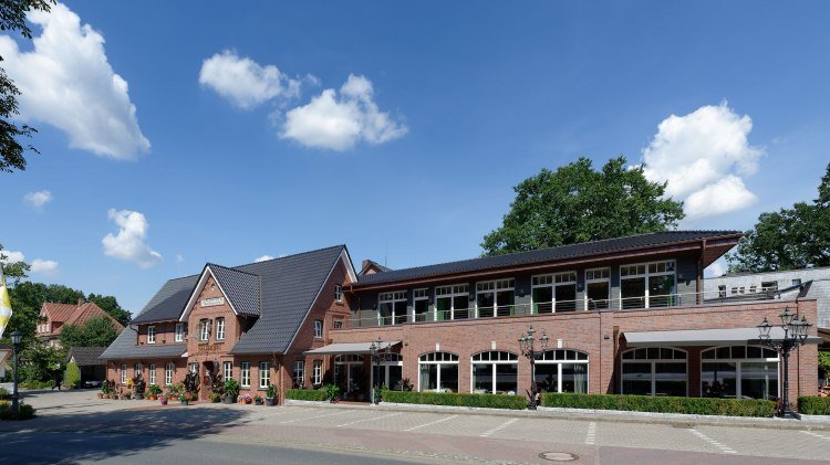 Hotel Sellhorn Außenansicht - Urhaus und Neubau, © Hotel Sellhorn/ Tobias Trapp