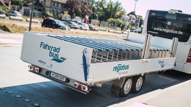 RegioBus mit Fahrradanhänger, © regiobus Hannover GmbH / Nick Langer