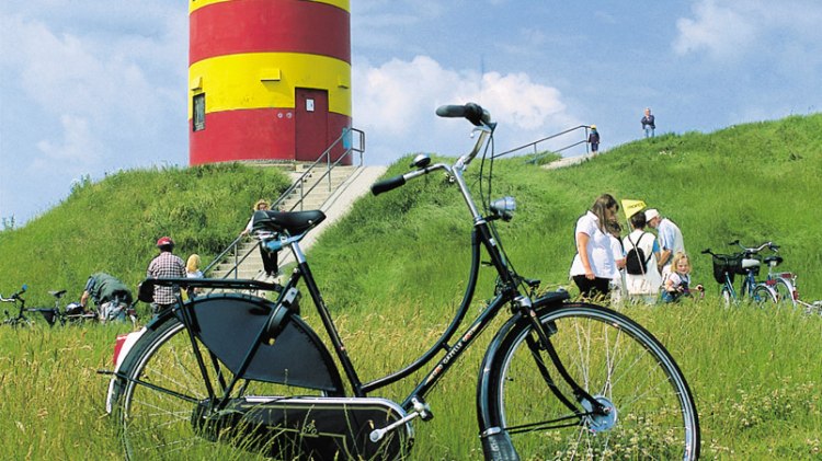 Pils.-Leuchtturm mit Gazelle, © Ostfriesland Touristik - Landkreis Aurich GmbH