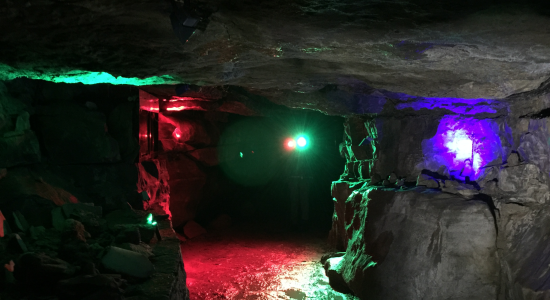 Taschenlampenführung in der Schillat-Höhle, © Hessisch Oldendorf Schillat-Höhle Taschenlampenführung