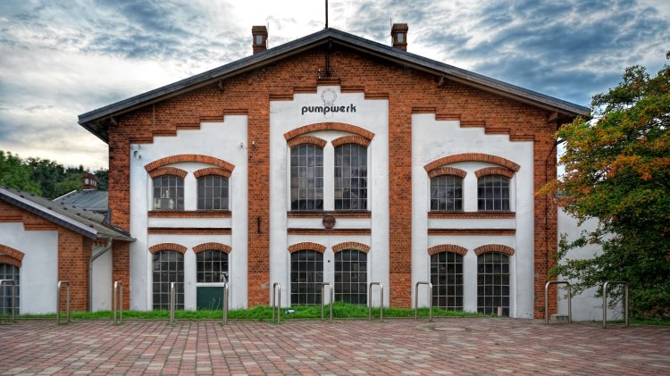 Das Pumpwerk in Wilhelmshaven in der Frontalansicht, © Wilhemshaven Touristik&amp; Freizeit GmbH/ Rainer Ganske