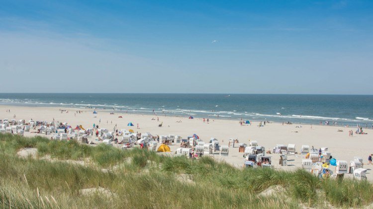 Hauptbadestrand Sommer, © Archiv Nordseebad Spiekeroog GmbH