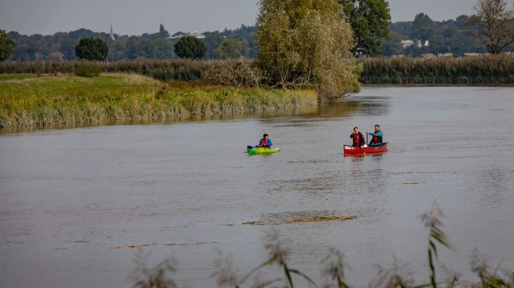 Kajak und Kanufahren in Ostfriesland, Paddel &amp; Pedal Tour, © Tourismusmarketing Niedersachsen GmbH